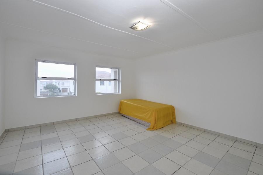 8 Bedroom Property for Sale in Parklands Western Cape